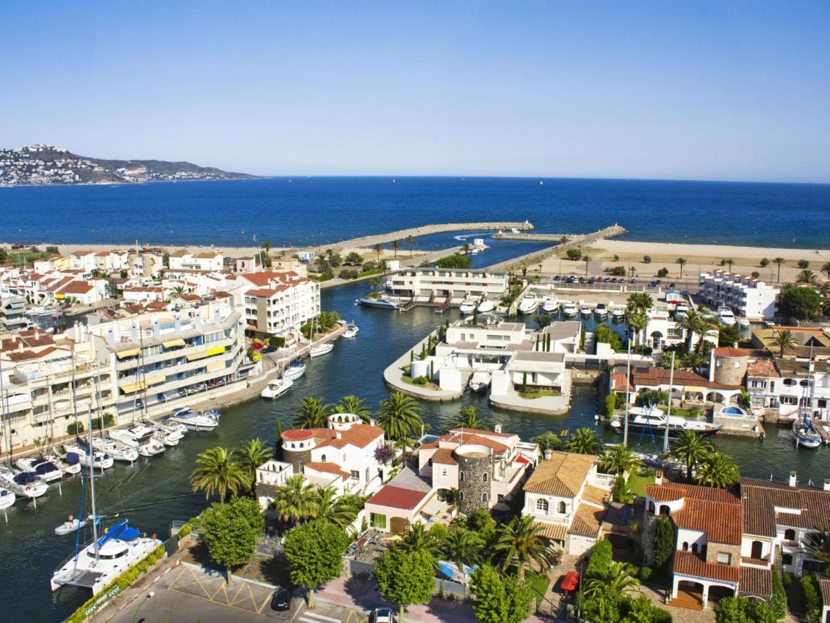 Holiday Home Requesens Canal Empuriabrava Bagian luar foto