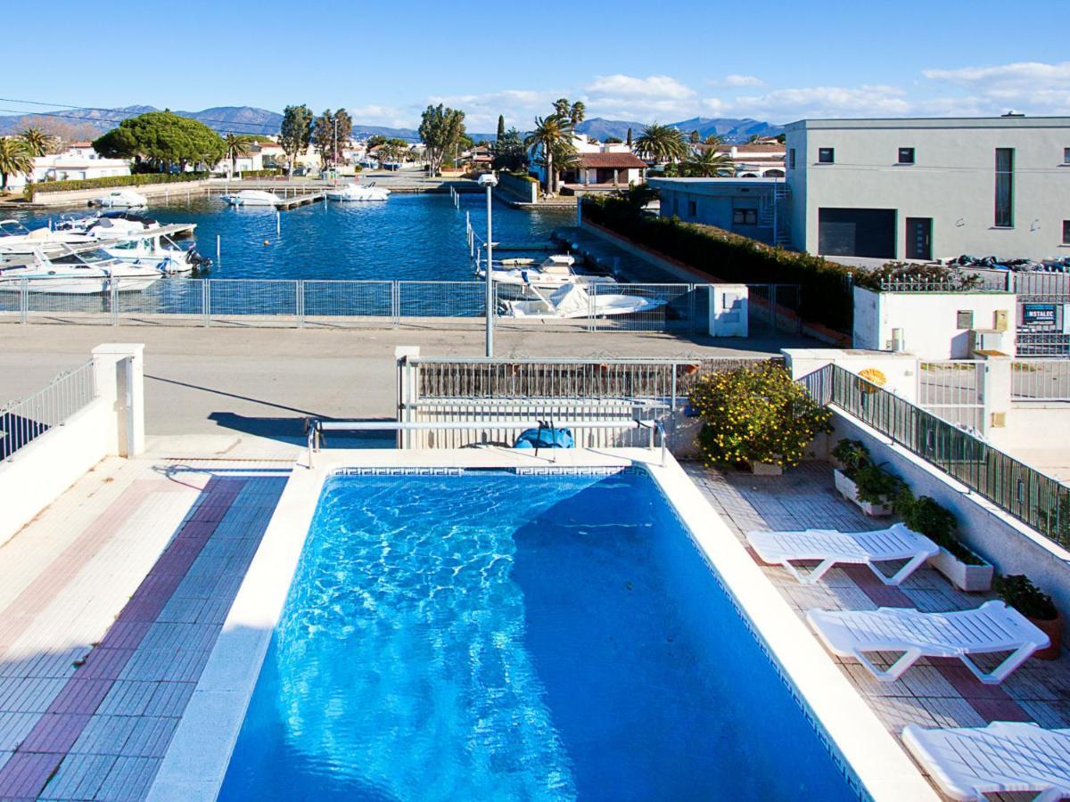 Holiday Home Requesens Canal Empuriabrava Bagian luar foto