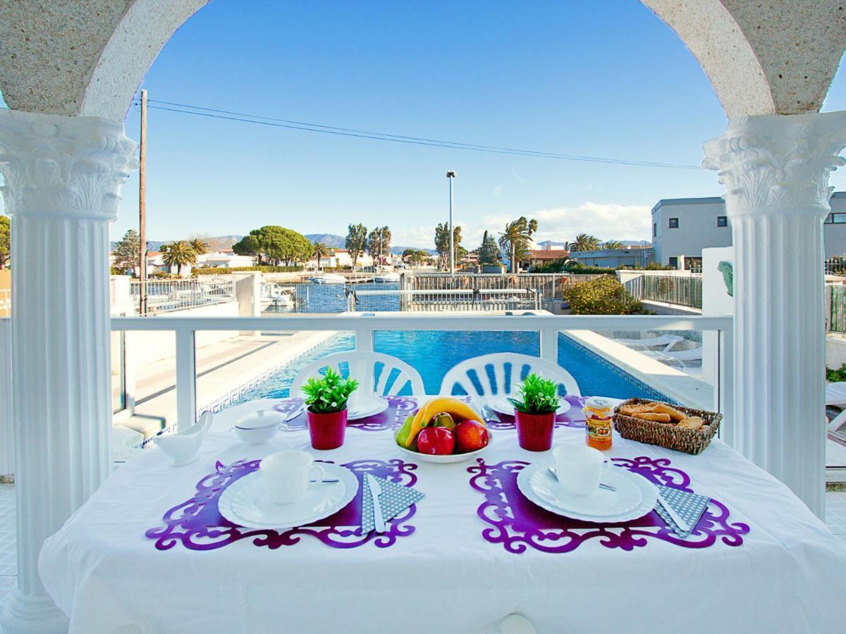 Holiday Home Requesens Canal Empuriabrava Bagian luar foto
